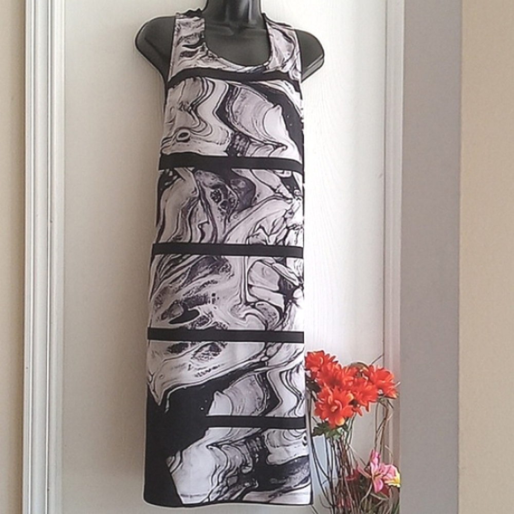 ⭐️ Host Pick ⭐️ Penningtons | Stylish Graphic Print Dress - Picture 7 of 7